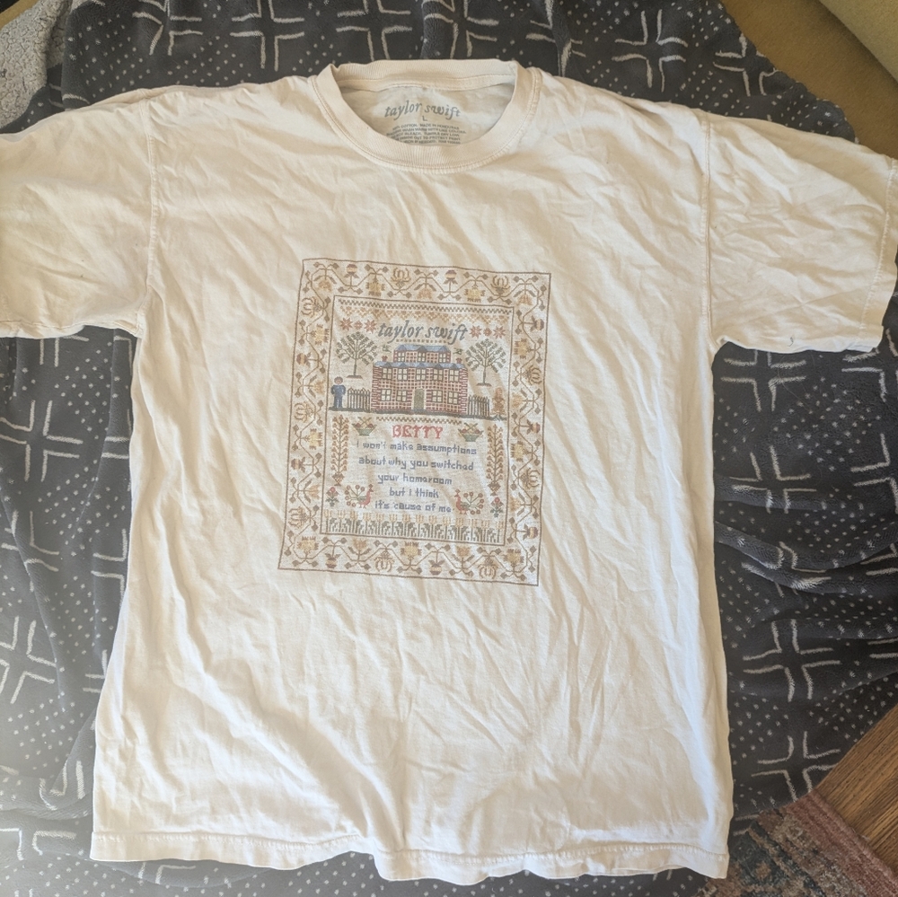 Taylor Swift White Graphic T-Shirt